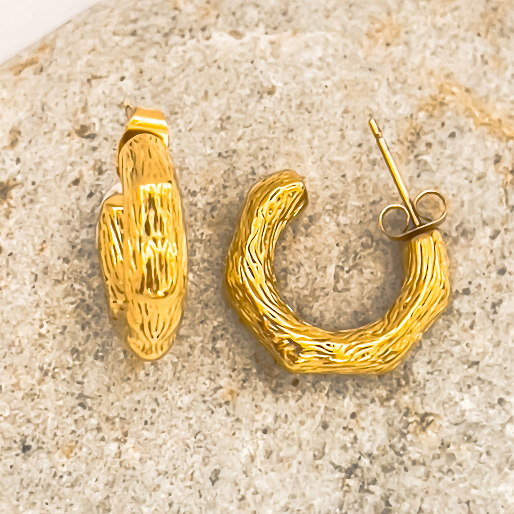 18k gold plate 'driftwood' textured hoop earrings. Hoop ends 3/4 way back up to top.