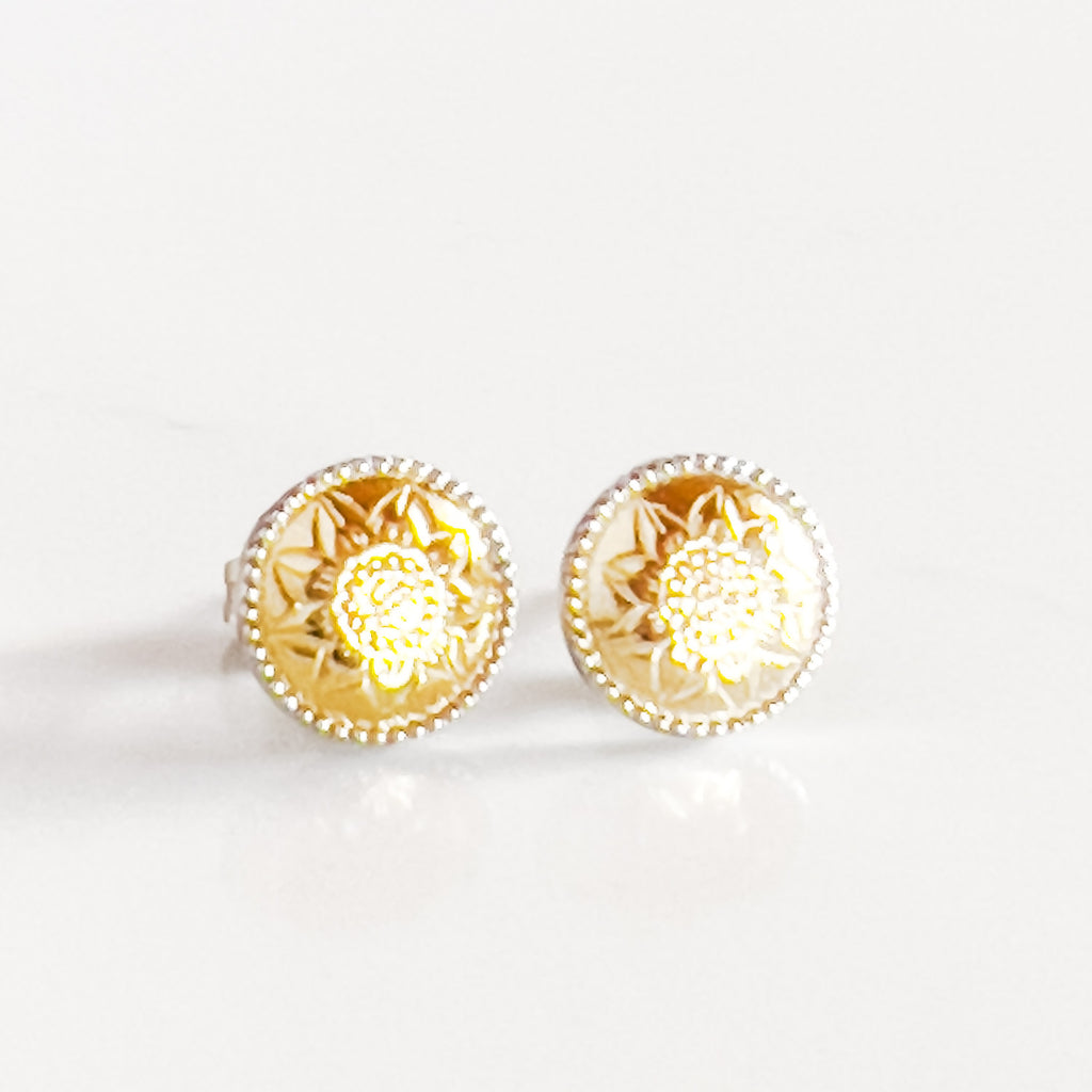 14k gold plated stud earrings engraved with island flower.