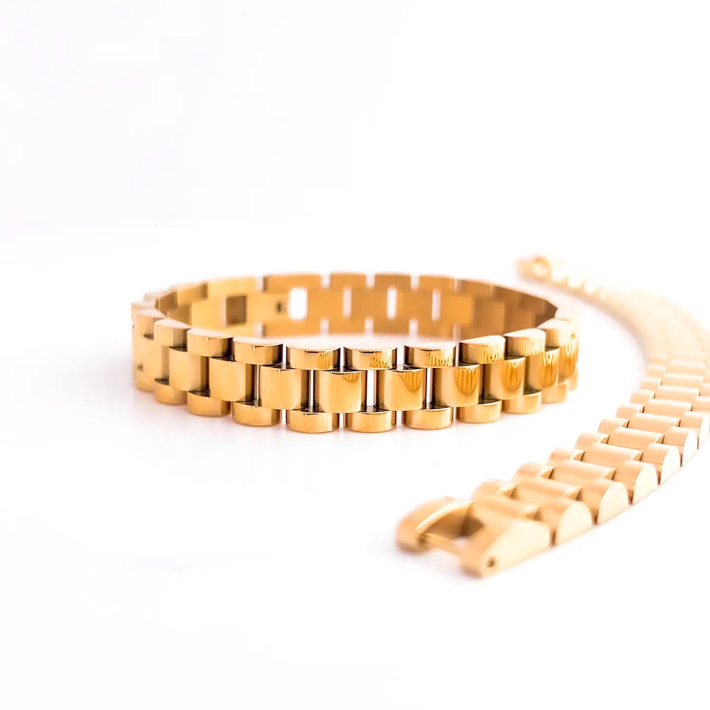 luxurious gold-plated stainless steel bracelet, reminiscent of a sleek watch band. Crafted with three rows of half-circle motifs, this bracelet exudes elegance and sophistication. With its substantial thickness and weight, it offers a premium feel akin to a high-quality timepiece.
