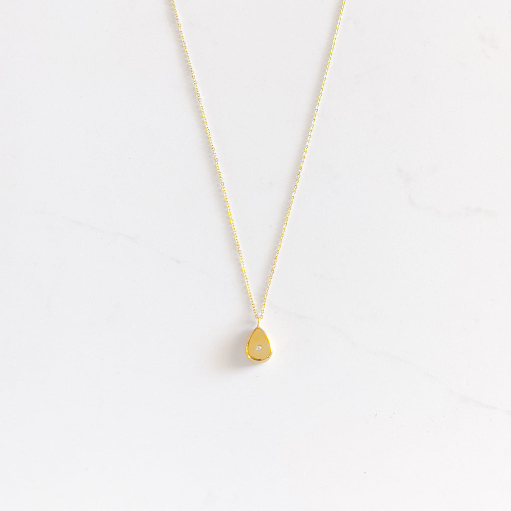 18k gold plated pendant necklace.small water drop pendant with a small stone in the middle.